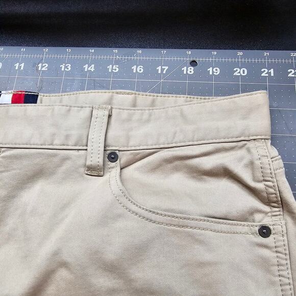 Tommy Hilfiger Pants Mens Size 40X30 Tan Trousers Preppy Academia Khakis Resort - Picture 7 of 9